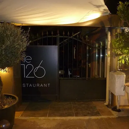Le 126 Hotell 2*