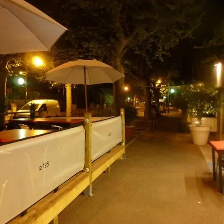 Hotell Le 126 2*