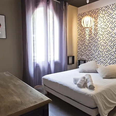 Hotell Le 126 Fréjus