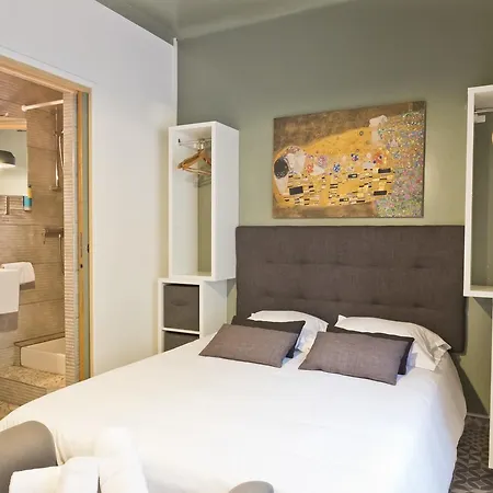 Hotell Le 126 Fréjus
